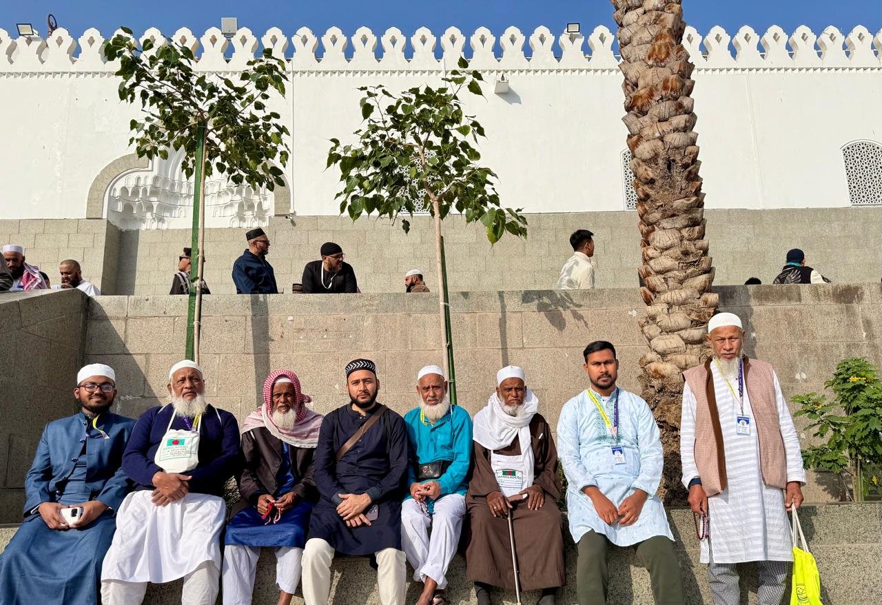In front of Quba Mosque with some pilgrimage